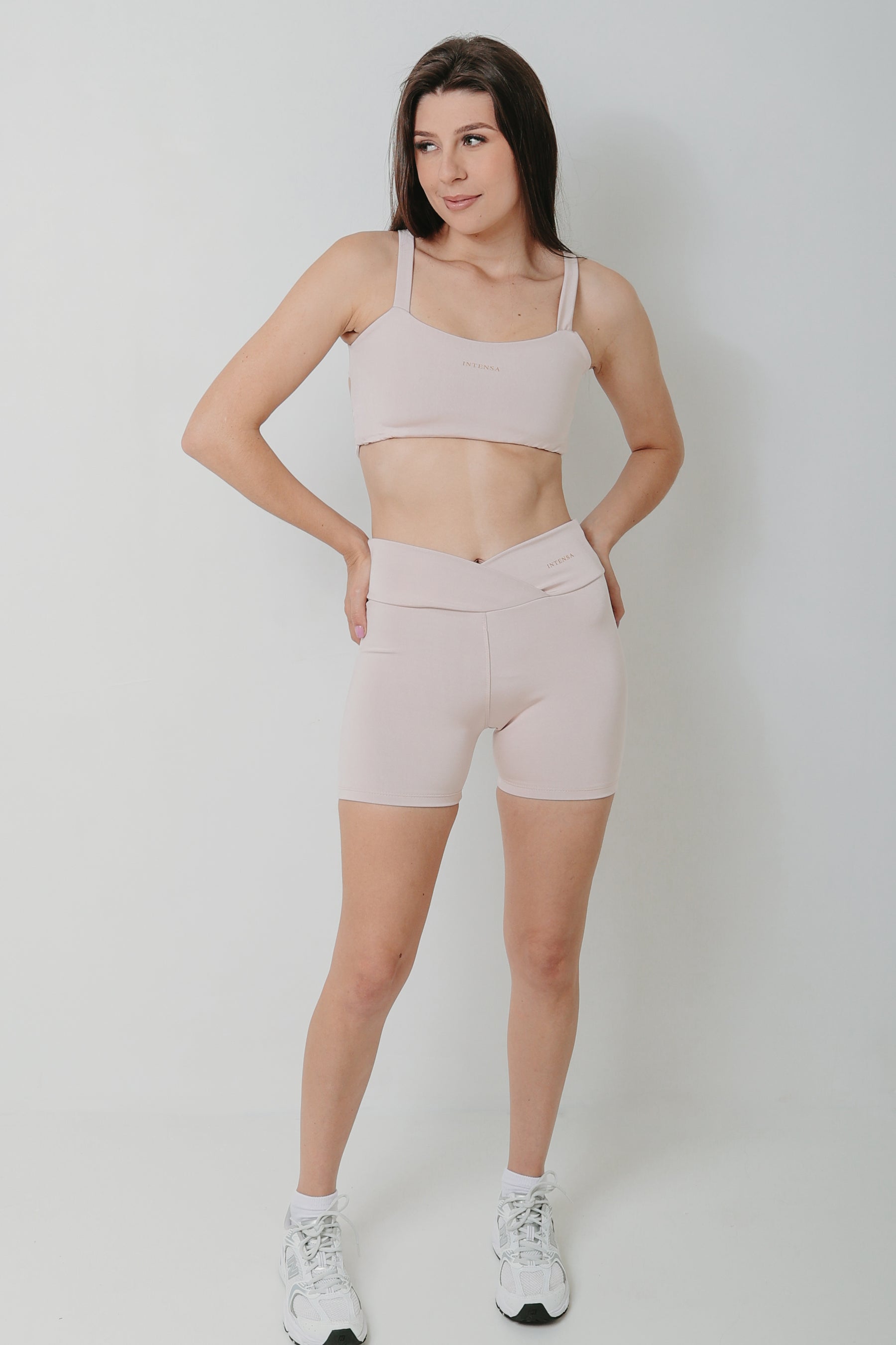 Conjunto Bella Short Cintura Cruzada e Top Regata