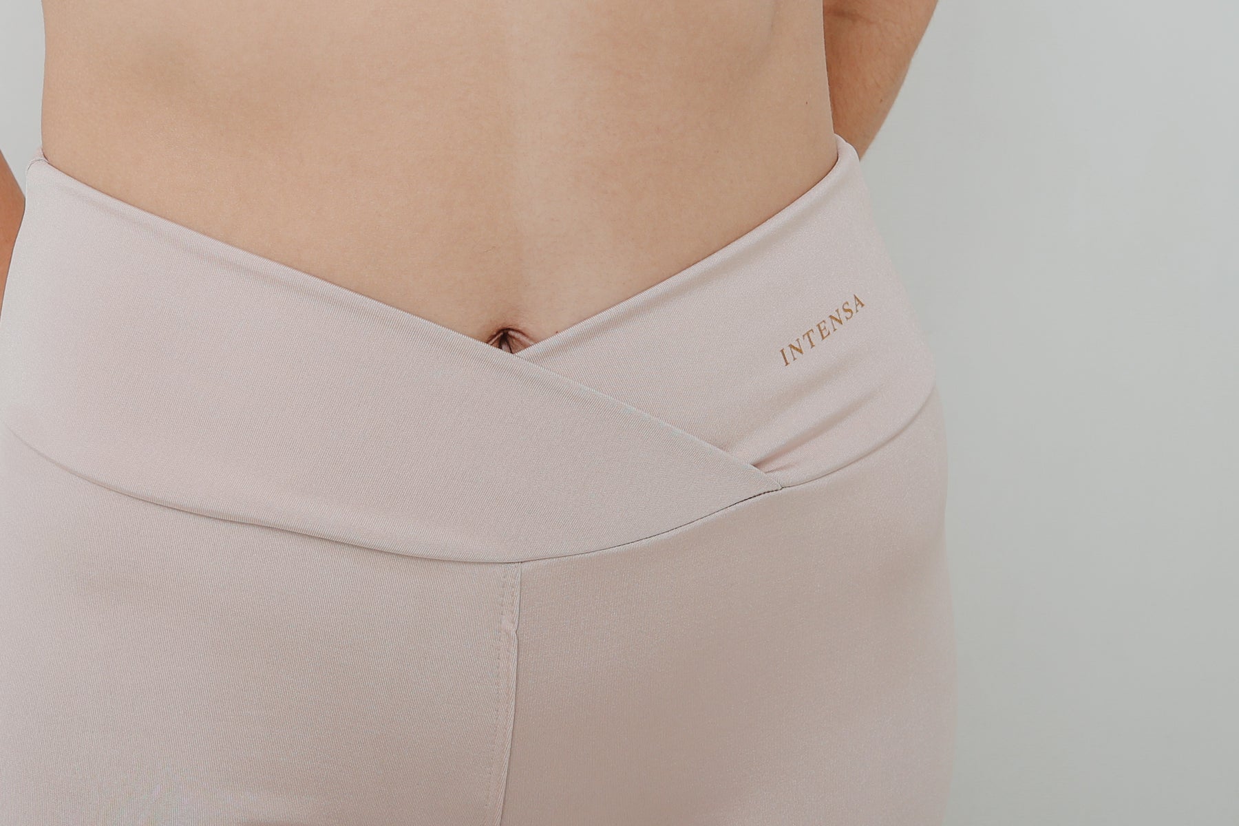 Conjunto Bella Short Cintura Cruzada e Top Regata