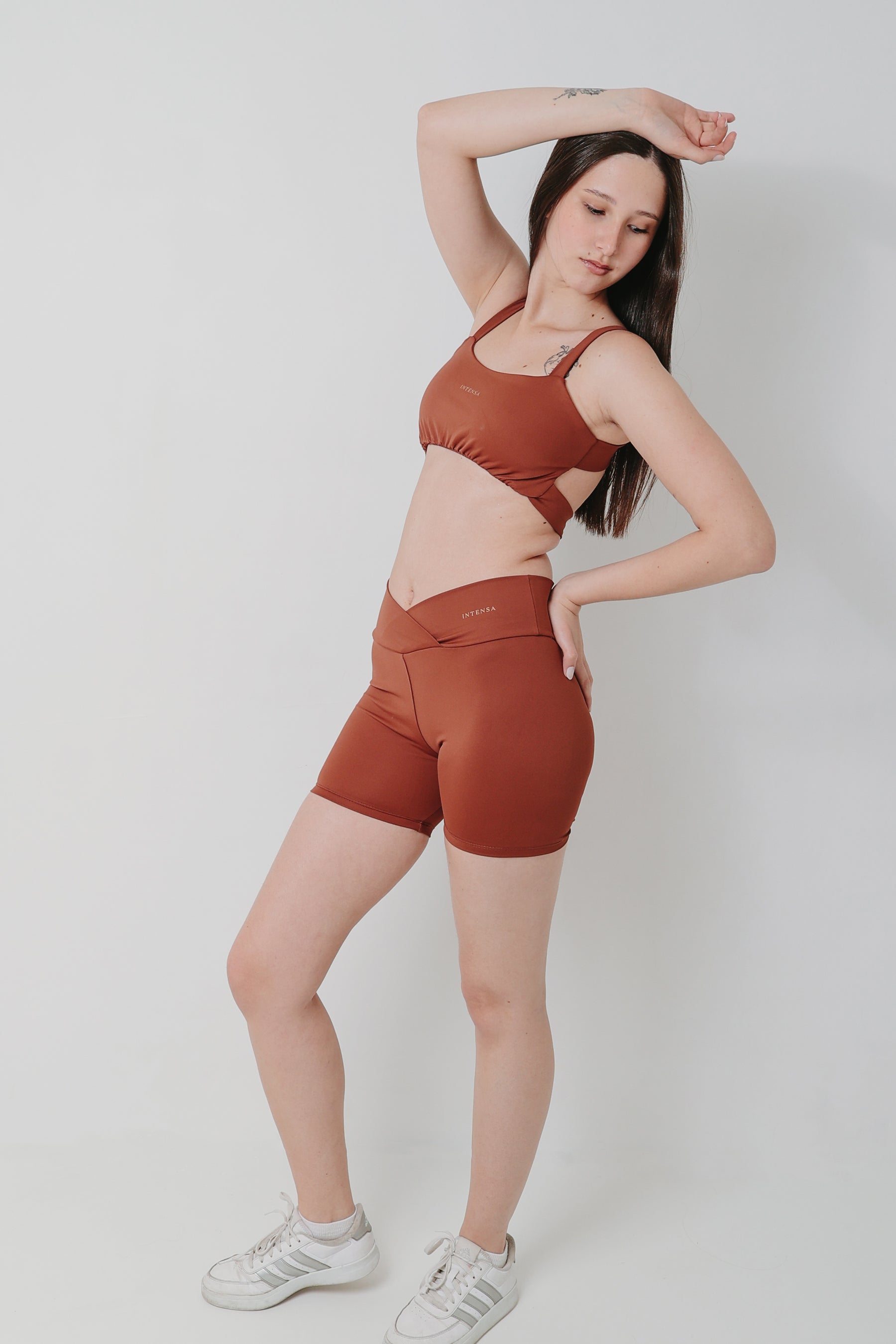 Conjunto Bella Short Cintura Cruzada e Top Regata