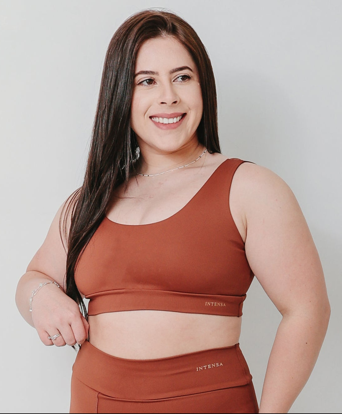 Top Bella Básico com Decote V nas Costas