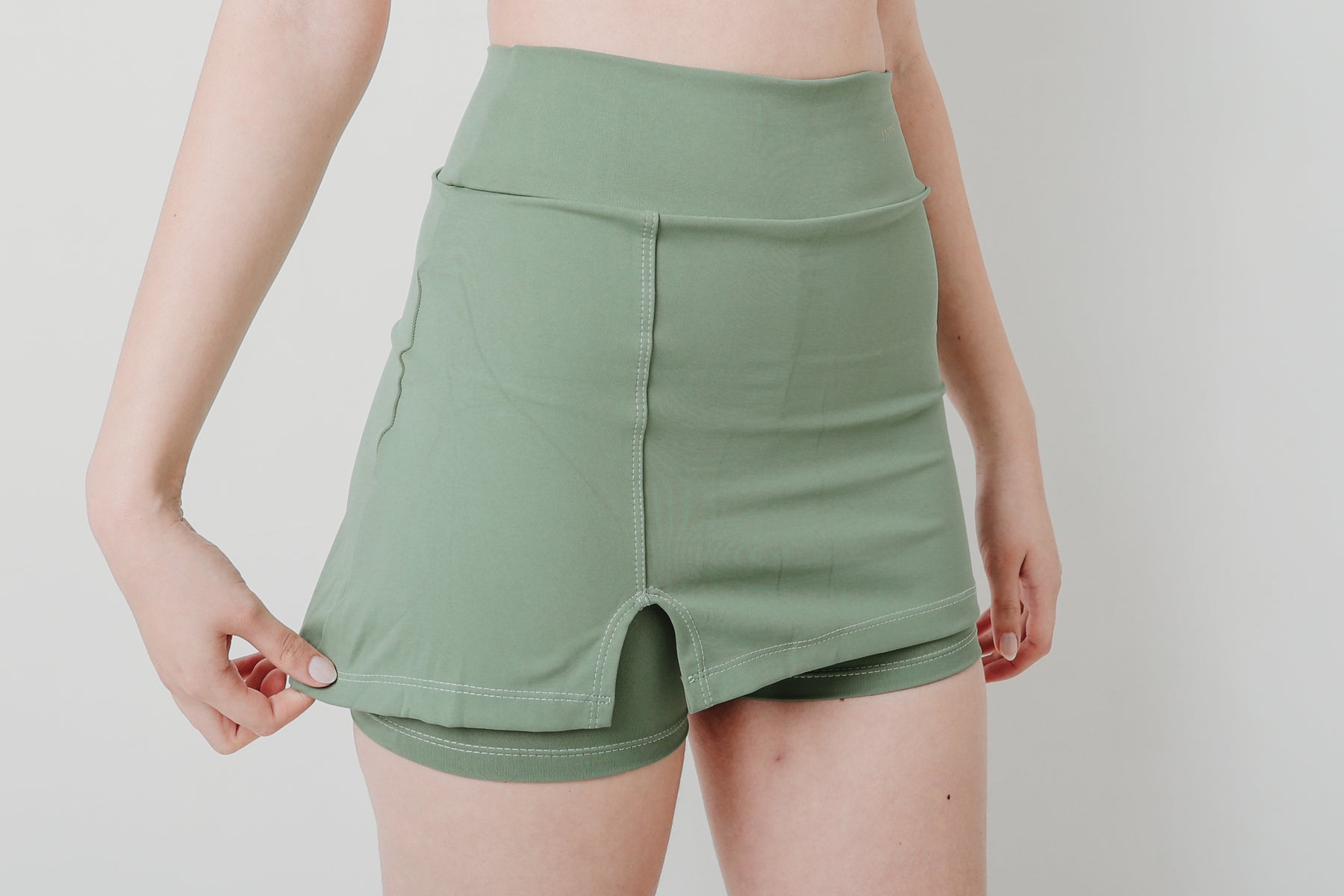 Conjunto Bella Short Saia e Top Decote V