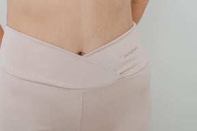 Conjunto Bella Short Cintura Cruzada e Top Regata