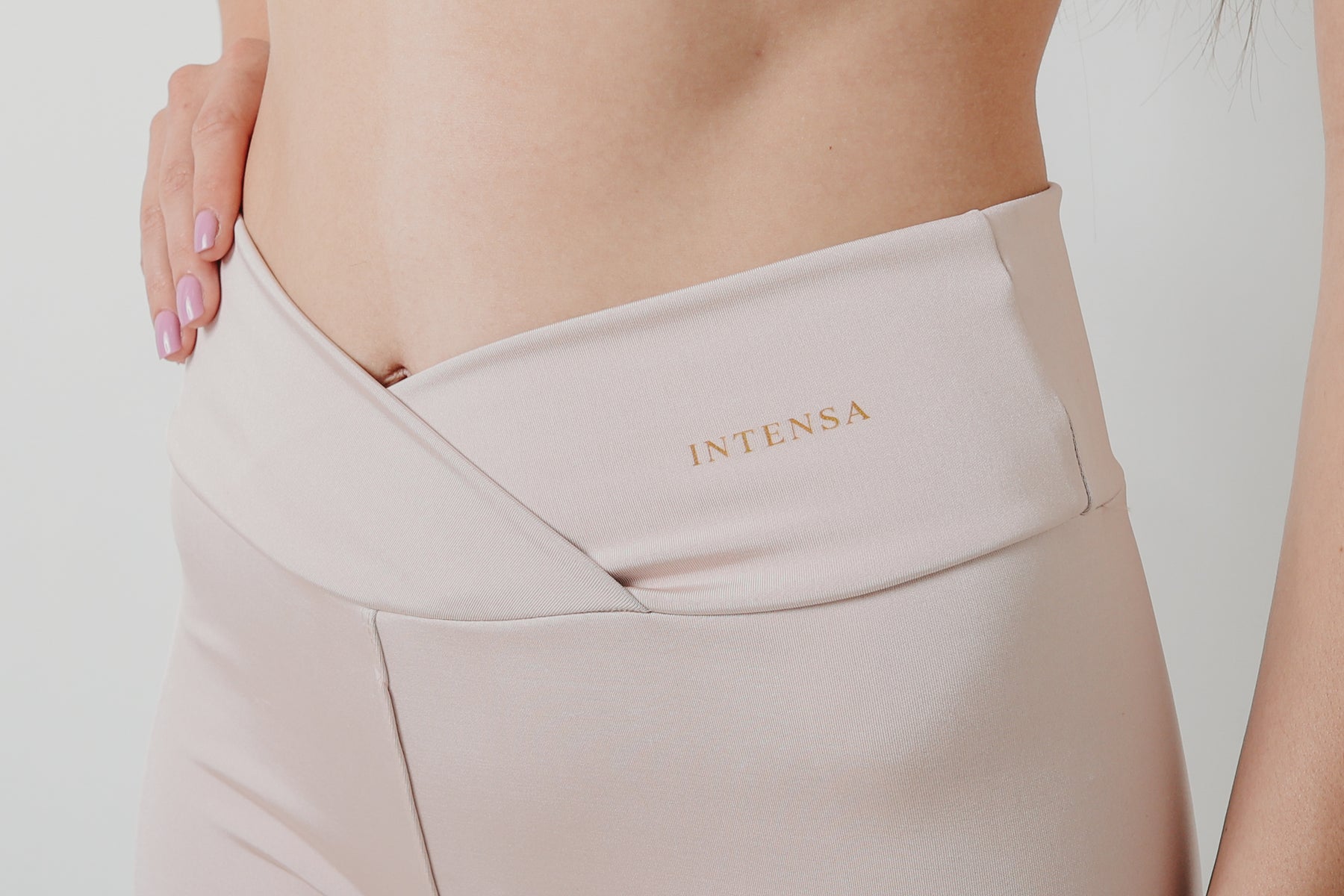 Conjunto Bella Short Cintura Cruzada e Top Regata