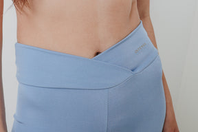 Conjunto Bella Short Cintura Cruzada e Top Regata