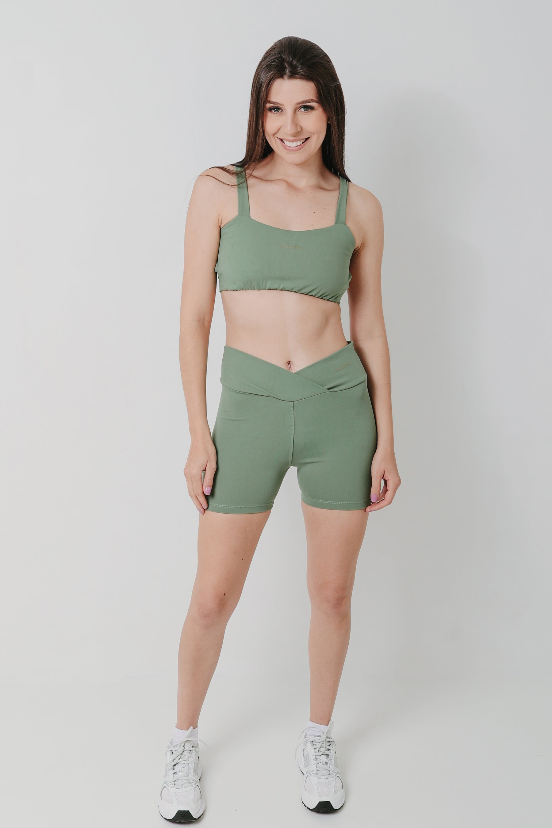 Conjunto Bella Short Cintura Cruzada e Top Regata