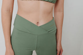 Conjunto Bella Short Cintura Cruzada e Top Regata