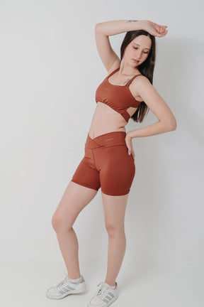 Conjunto Bella Short Cintura Cruzada e Top Regata