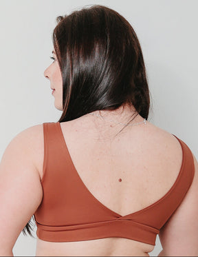 Top Bella Básico com Decote V nas Costas